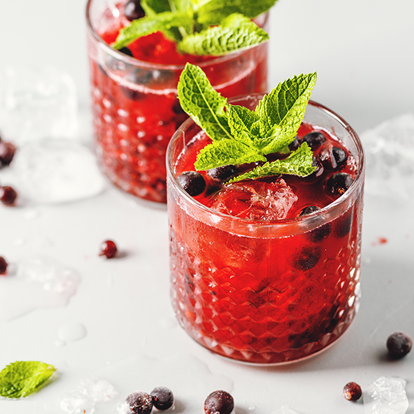 Bubbly blackberry fizz mocktail with blueberry and mint